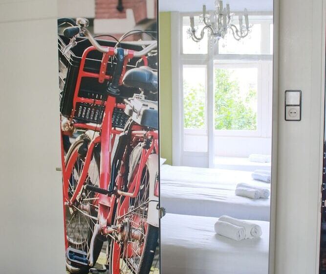 اتاق استاندارد چهار تخته, Bicycle Hotel Amsterdam