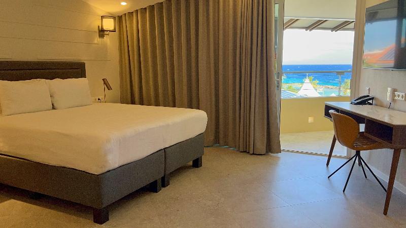 اتاق لوکس, Curacao Avila Beach