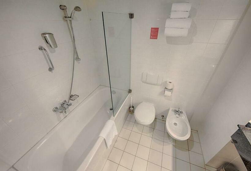 Номер Стандарт Трехместный, Leonardo Hotel Utrecht City Center