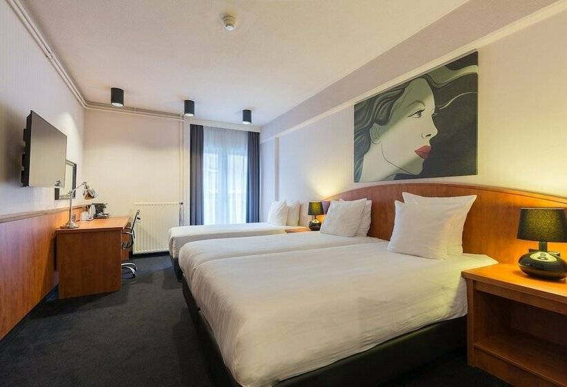 Номер Стандарт Трехместный, Leonardo Hotel Utrecht City Center