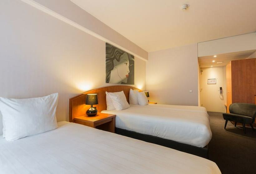 Standard Triple Room, Leonardo  Utrecht City Center