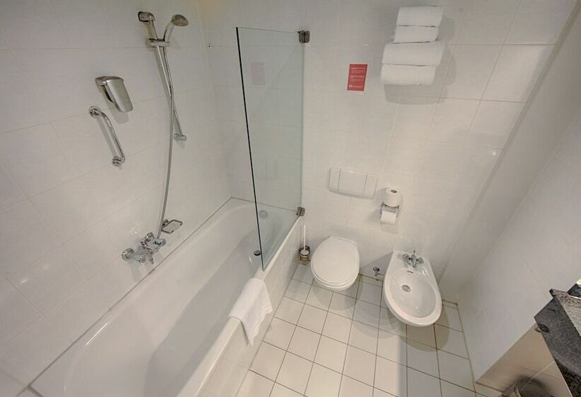 Номер Стандарт Трехместный, Leonardo Hotel Utrecht City Center