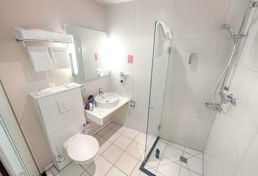 Номер Клуб, Leonardo Hotel Utrecht City Center