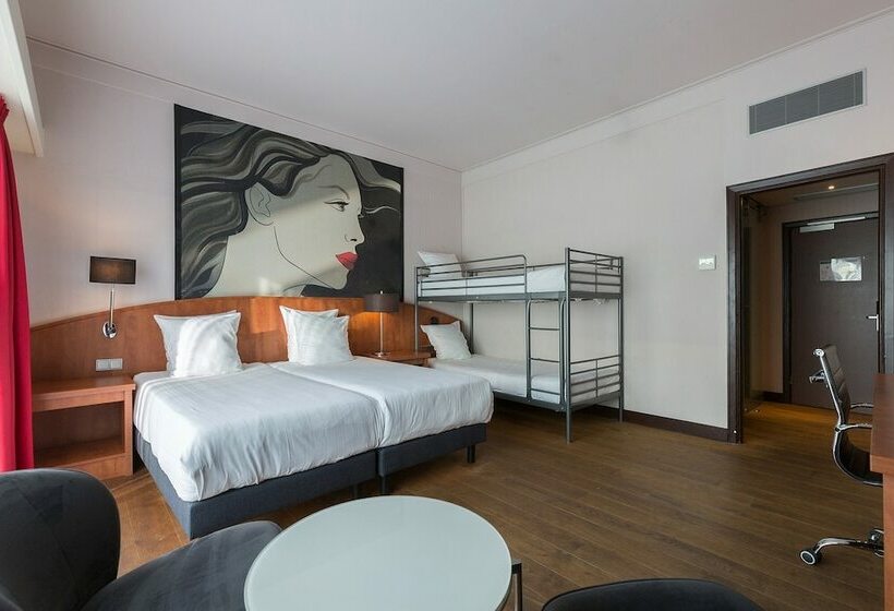 Standard Quadruple Room, Leonardo  Utrecht City Center