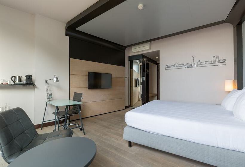 Номер Клуб, Leonardo Hotel Utrecht City Center
