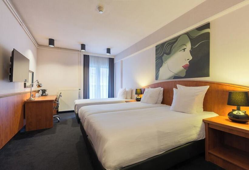 Номер Стандарт Трехместный, Leonardo Hotel Utrecht City Center