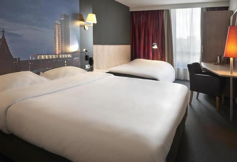 Standard Triple Room, Mercure  Tilburg Centrum