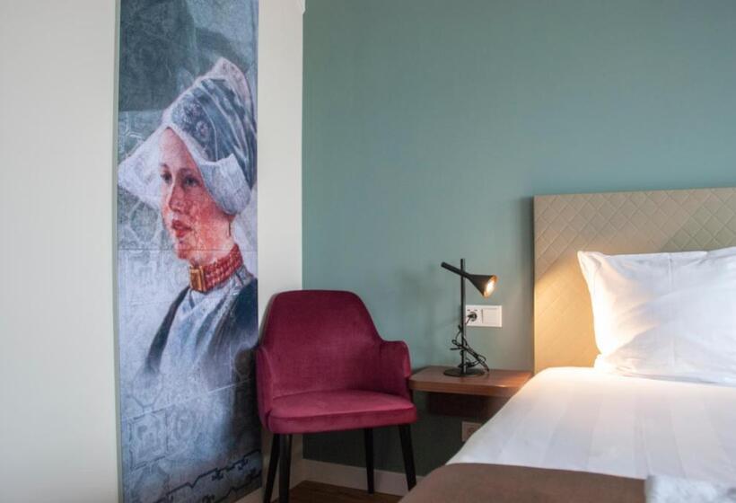 Comfort room with lake view, Spaander Bw Signature Collection
