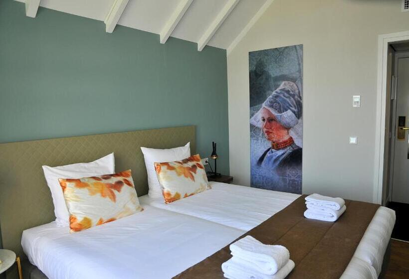 Comfort room with lake view, Spaander Bw Signature Collection
