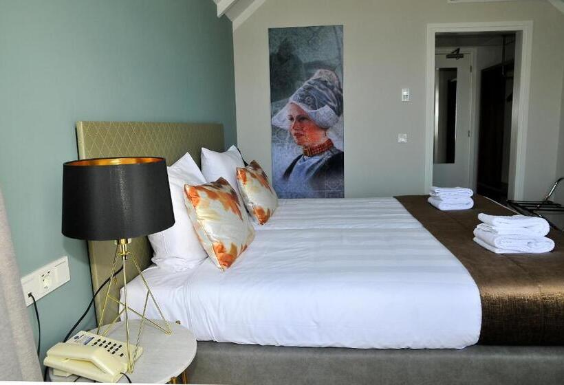 Comfort room with lake view, Spaander Bw Signature Collection