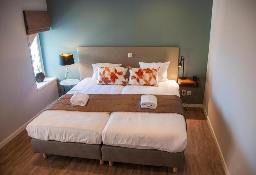 Comfort room with lake view, Spaander Bw Signature Collection