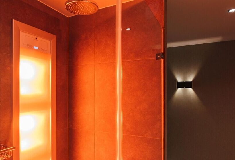 اتاق راحتی با چشم‌انداز استخر, Van Der Valk Hotel Apeldoorn   De Cantharel
