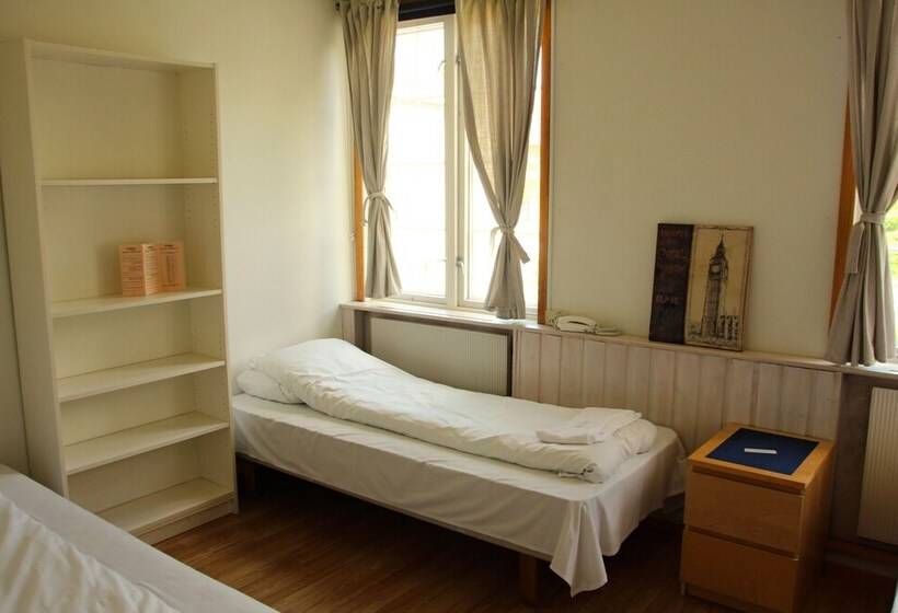 اتاق استاندارد سه تخته با سرویس بهداشتی مشترک, Singsaker Sommerhotell   Hostel