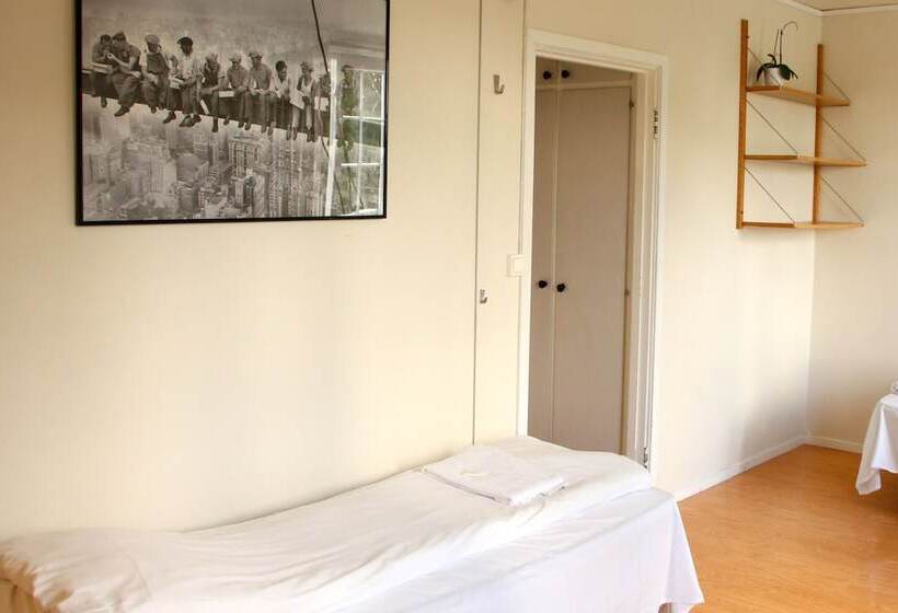 اتاق استاندارد چهار تخته, Singsaker Sommerhotell   Hostel