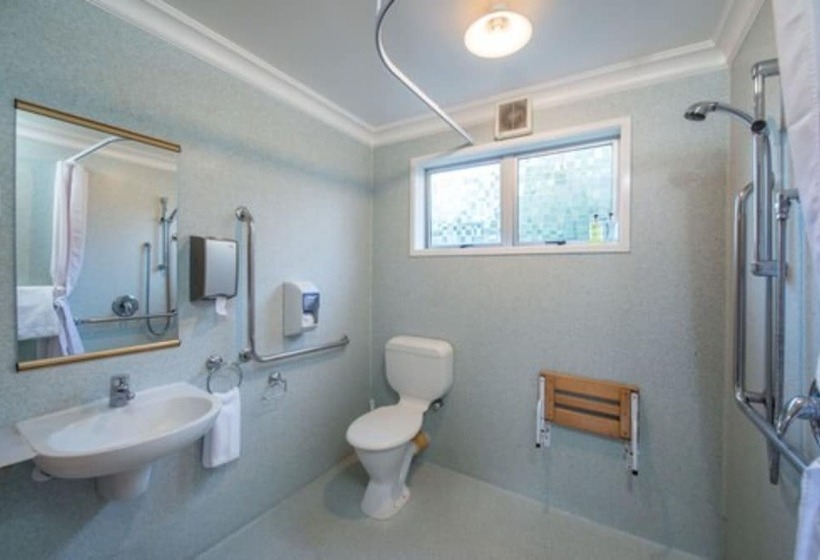 استودیوی استاندارد, Amber Court Motel