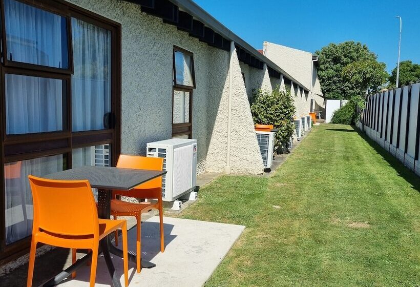 استودیوی استاندارد, Aztec Motel