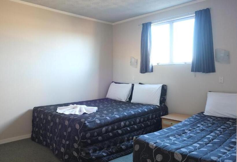 سوییت خانوادگی, Gateway International Motel