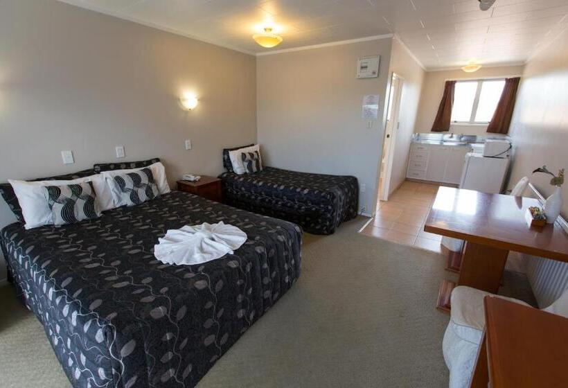 استودیوی سوپریور, Gateway International Motel