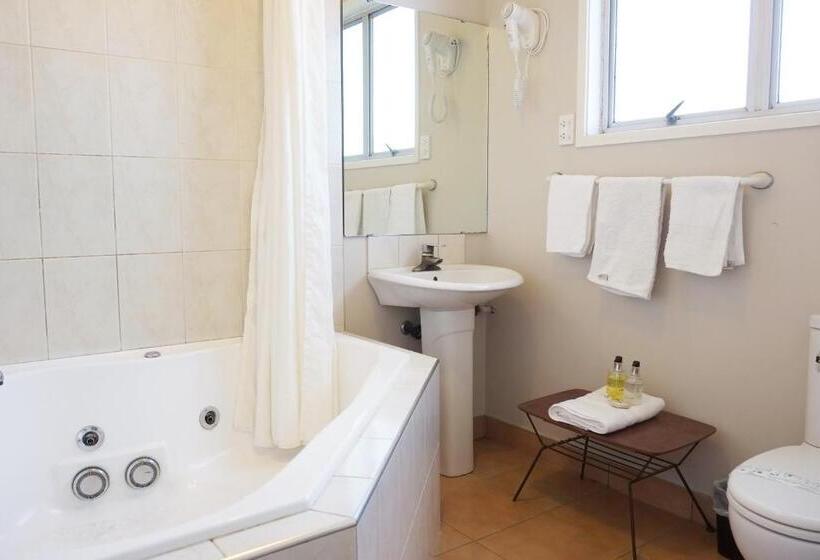 استودیوی سوپریور, Gateway International Motel