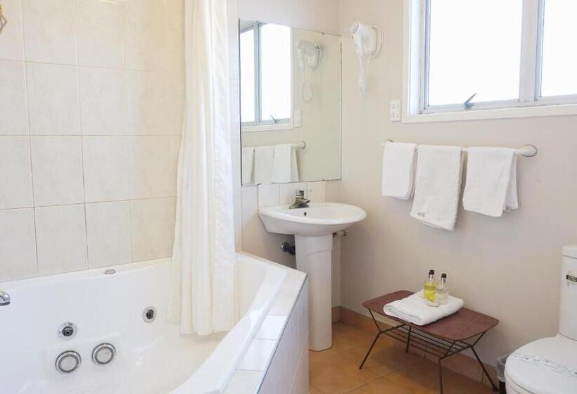 استودیوی استاندارد, Gateway International Motel