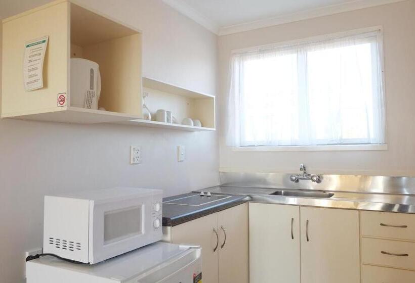 استودیوی استاندارد, Gateway International Motel