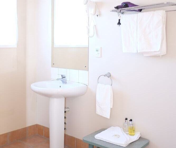 استودیوی استاندارد, Gateway International Motel