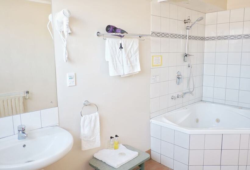 استودیوی استاندارد, Gateway International Motel