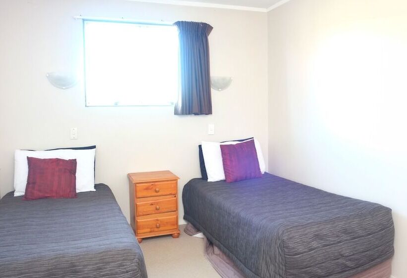 سوییت خانوادگی, Gateway International Motel