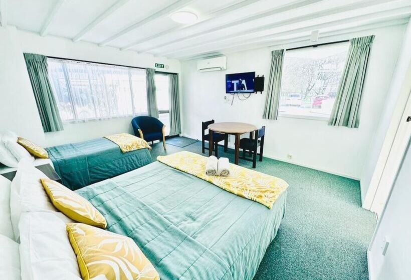 استودیوی سوپریور, Gothic Heights Motel