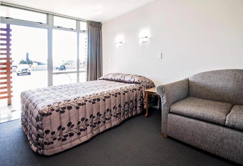 استودیوی استاندارد, Aspree Motor Inn