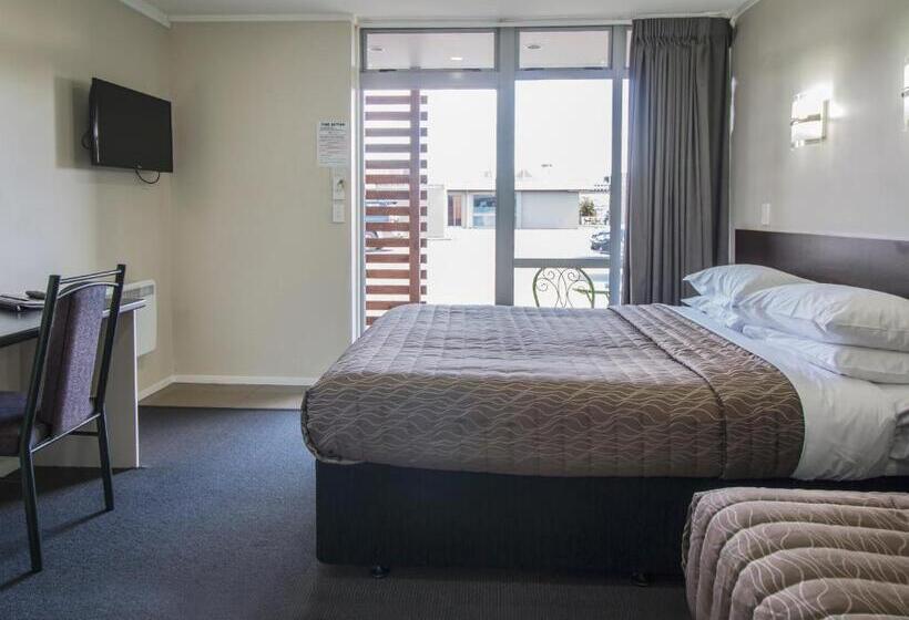 استودیوی استاندارد, Aspree Motor Inn