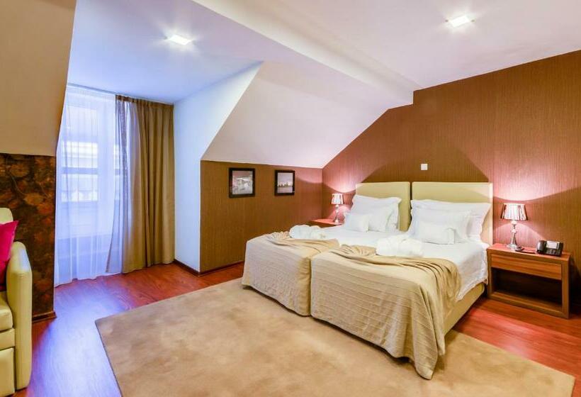 3-Bett-Standardzimmer, Borges Chiado