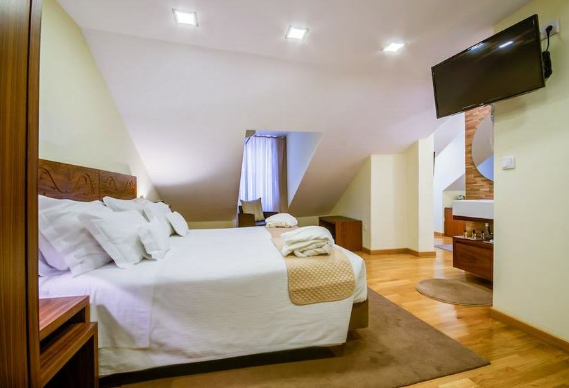 4 Bett Standardzimmer, Borges Chiado