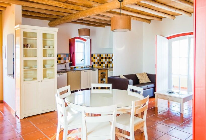 2 Bedroom Apartment Pool View, Casa Da Padeira   Turismo Rural