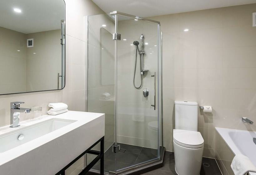 Standard Room Adapted for people with reduced mobility, Chateau On The Park  Christchurch, A Doubletree By Hilton