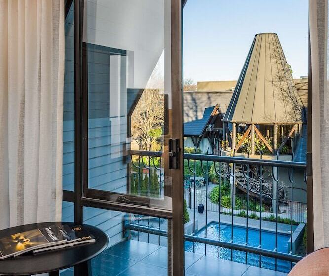 اتاق لوکس با بالکن, Chateau On The Park  Christchurch, A Doubletree By Hilton