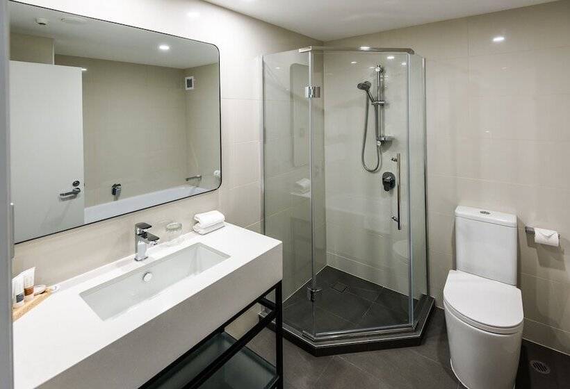 اتاق لوکس با بالکن, Chateau On The Park  Christchurch, A Doubletree By Hilton