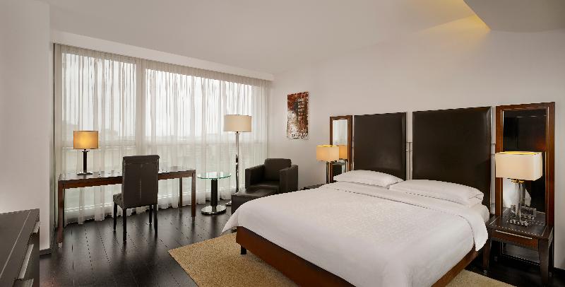 اتاق استاندارد با تخت دو نفره بزرگ, Holiday Inn Lisboncontinental