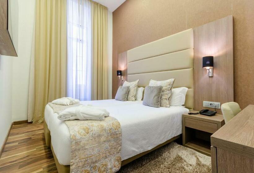 Quarto superior, Inn Rossio