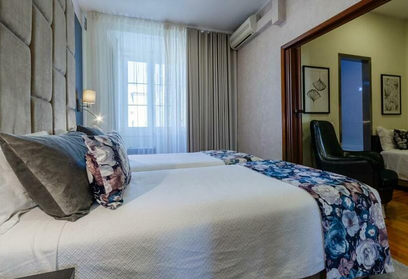 Quarto Triplo Superior, Inn Rossio