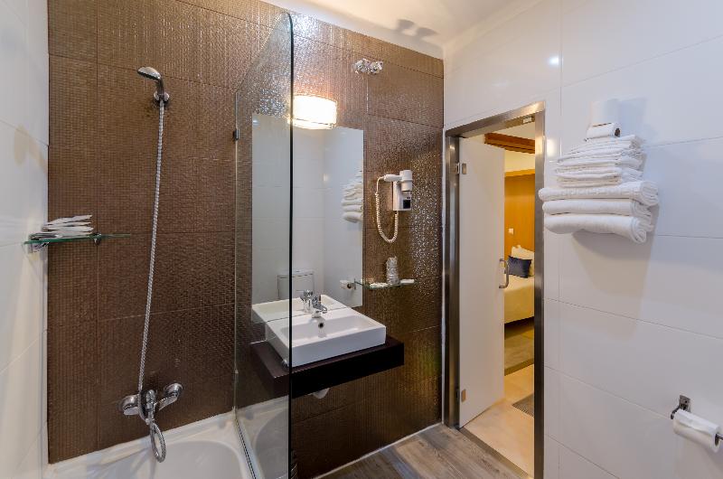 اتاق استاندارد چهار تخته, Inn Rossio
