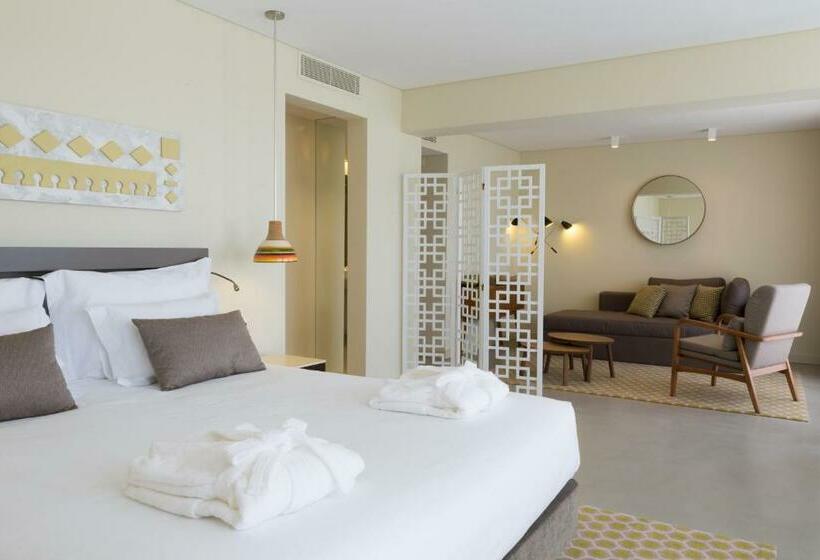 Suite, Ozadi Tavira