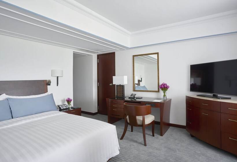 Superior Room, The Peninsula Manila