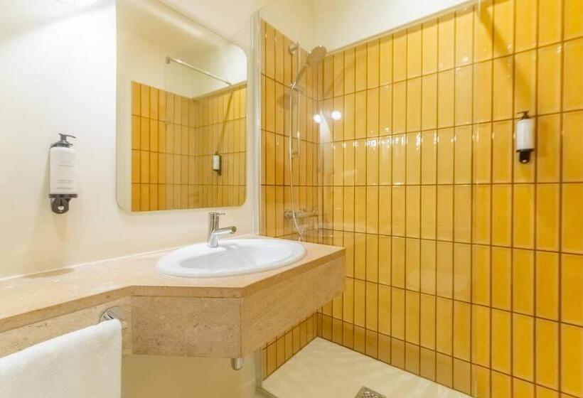 اتاق استاندارد با بالکن, WOT Lagos Montemar