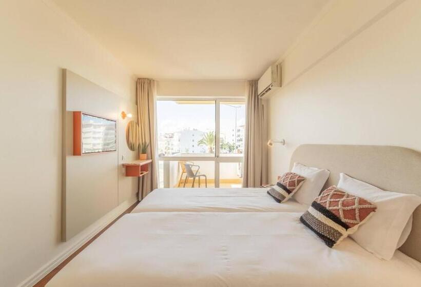 اتاق استاندارد با بالکن, WOT Lagos Montemar
