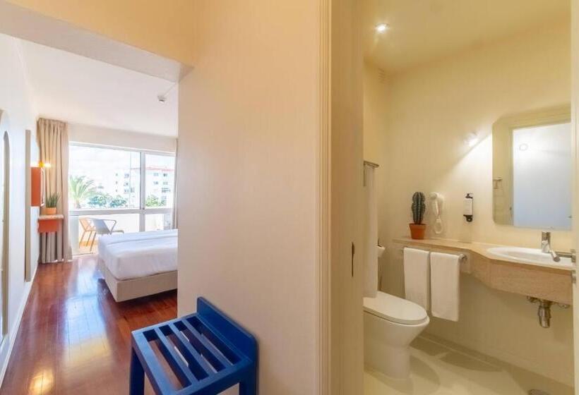 اتاق استاندارد با بالکن, WOT Lagos Montemar