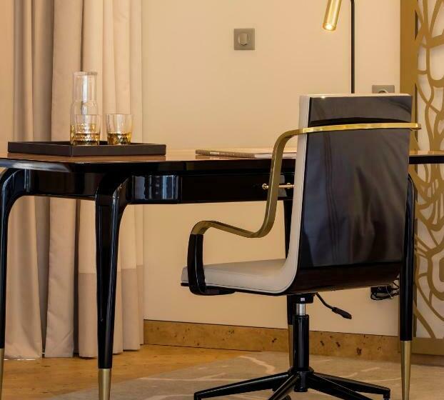 اتاق استاندارد با چشم‌انداز باغ, Savoy Palace, The Leading Hotels of The World Savoy Signature