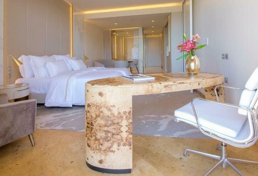 اتاق استاندارد با چشم‌انداز باغ, Savoy Palace, The Leading Hotels of The World Savoy Signature