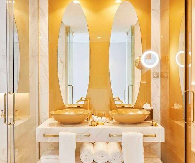 اتاق استاندارد با چشم‌انداز باغ, Savoy Palace, The Leading Hotels of The World Savoy Signature