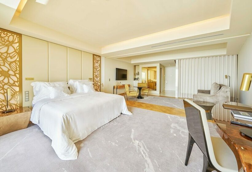 اتاق استاندارد با چشم‌انداز دریا, Savoy Palace, The Leading Hotels of The World Savoy Signature